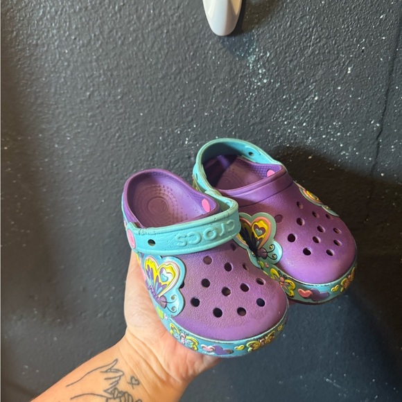 CROCS Purple and Blue Butterfly Kids Clogs - Picture 1 of 8